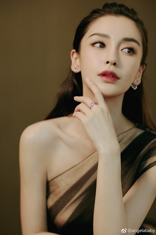 图片来源 微博 @angelababy