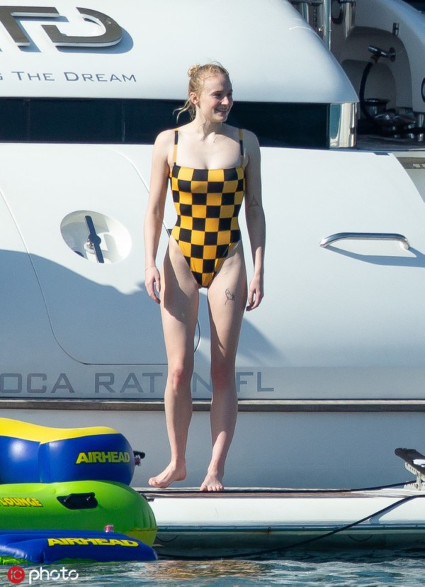 夏天海岛度假必备 你绝不能错过的高颜值泳衣！